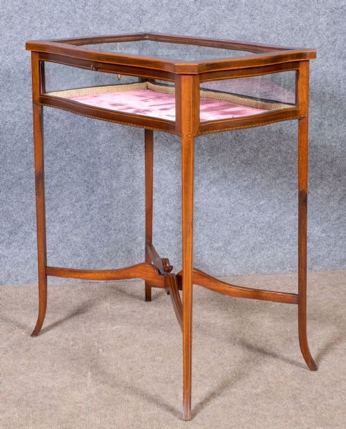 bijouterie display table