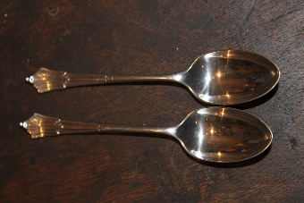 Antique pair of silver tea spoons 