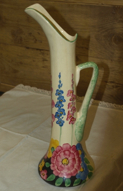 Woods bud vase, Burslem 1932. 