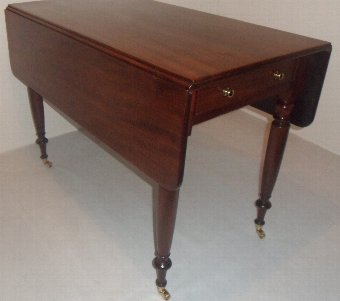 Antique Pembroke table in mahogany