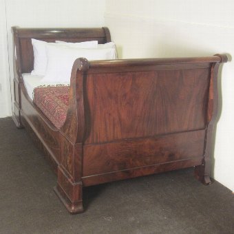 Antique Figured Mahogany Lit Bateau Day Bed - WDB1