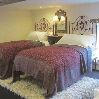 Pair of Single Beds – MPS8