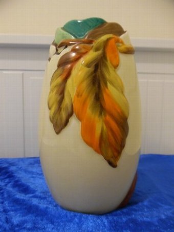 Clarice Cliff - Chestnut Pattern Vase