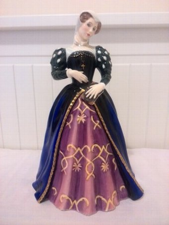 Royal Doulton, Mary Queen of Scots (HN3142)