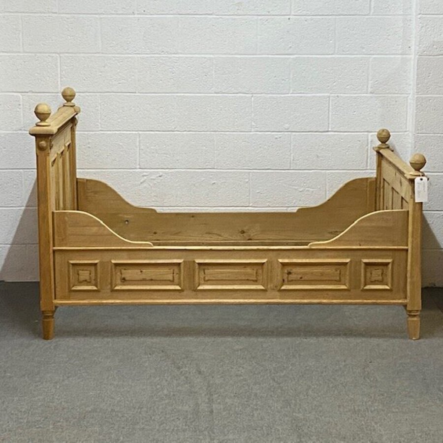 DECORATIVE OLD PINE SLEIGH BED C.1910