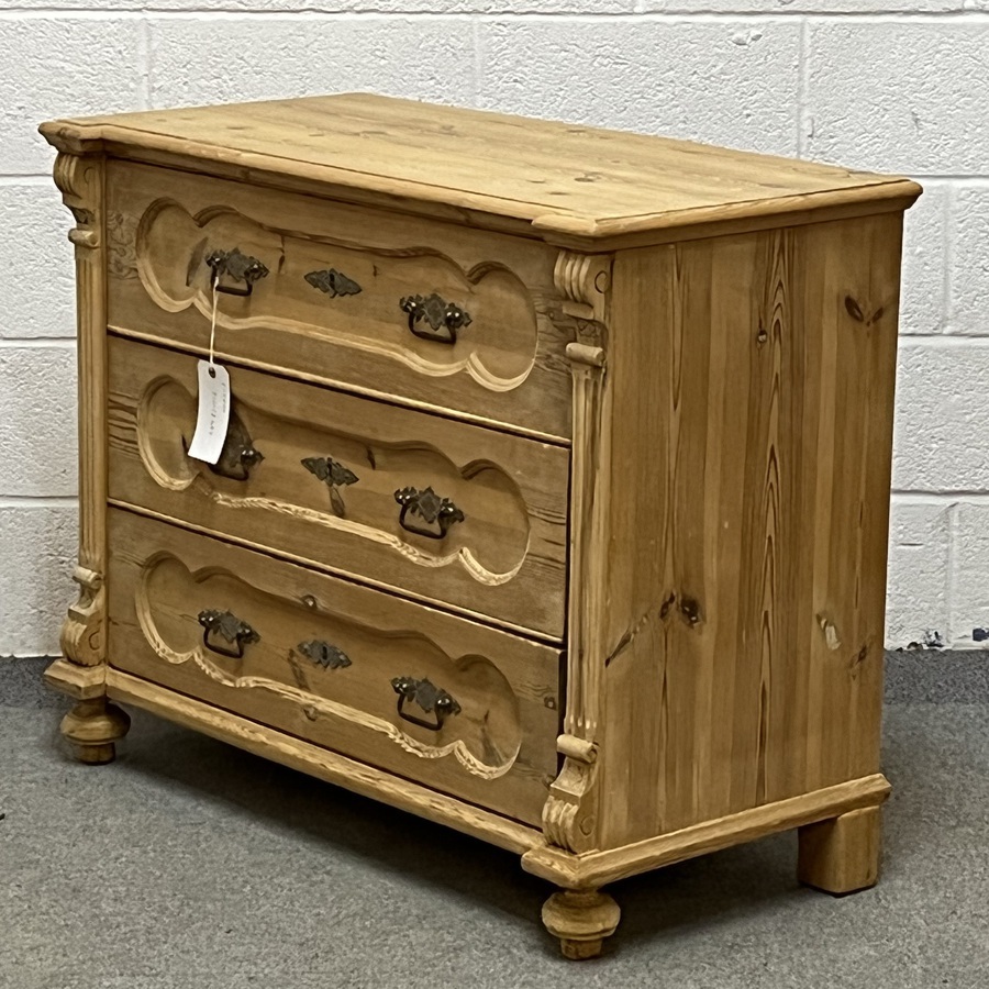 Antique Beautiful Antique Pine Chest Of 3 Drawers (V2809B)