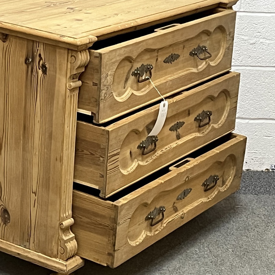 Antique Beautiful Antique Pine Chest Of 3 Drawers (V2809B)