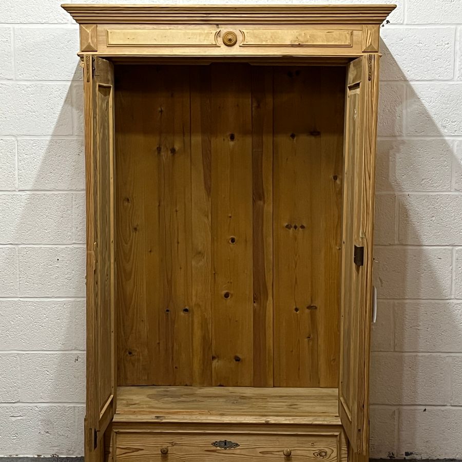 Antique Small Old Pine 2 Door Wardrobe With Columns And Bottom Drawer (W2608D)