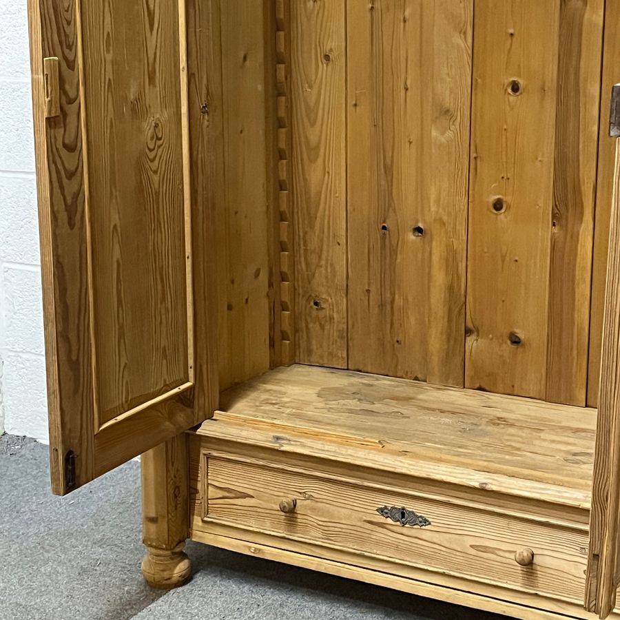 Antique Small Old Pine 2 Door Wardrobe With Columns And Bottom Drawer (W2608D)