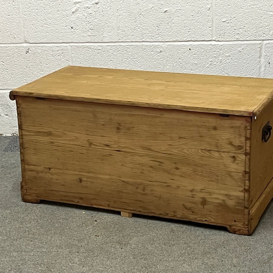 Antique Medium Sized Victorian Pine Flat Top Blanket Box (X3701B)