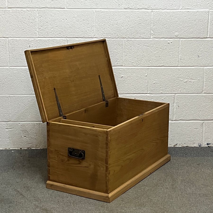 Antique Medium Sized Victorian Pine Flat Top Box (X4251B)
