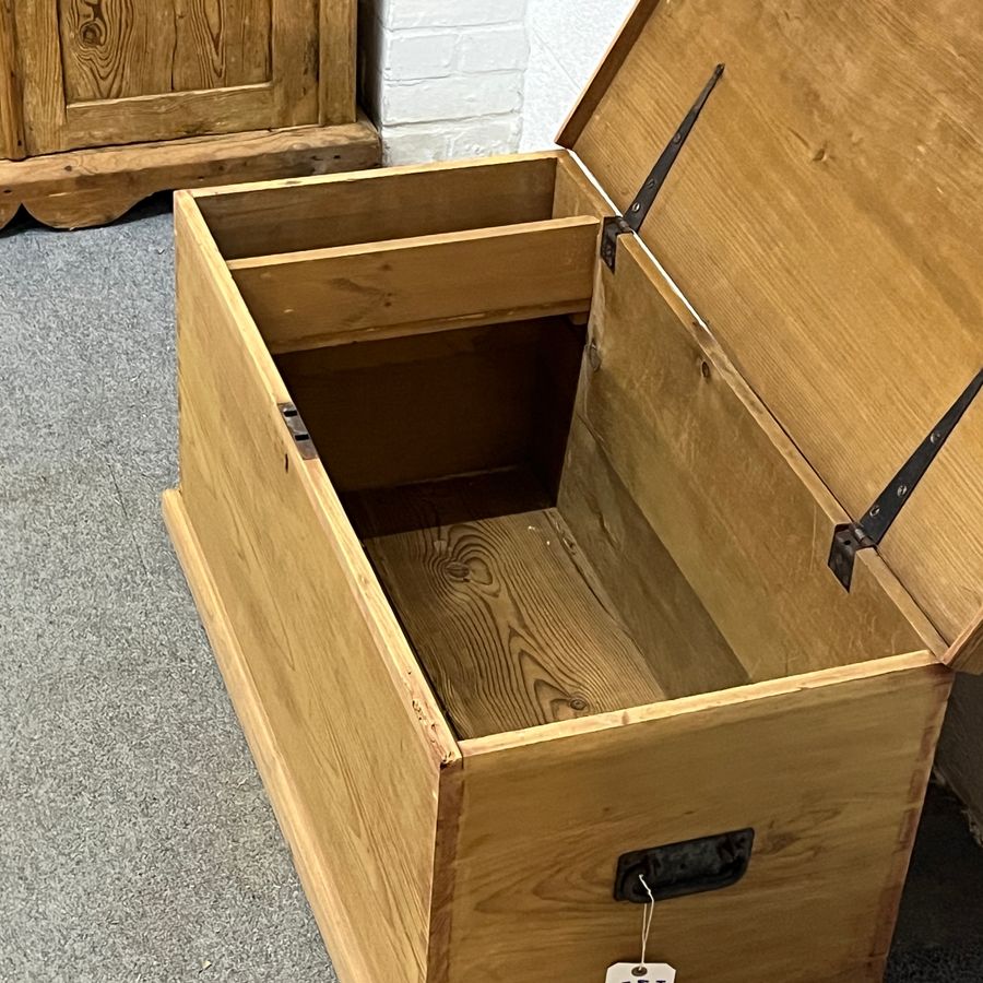 Antique Medium Sized Victorian Pine Flat Top Box (X4251B)