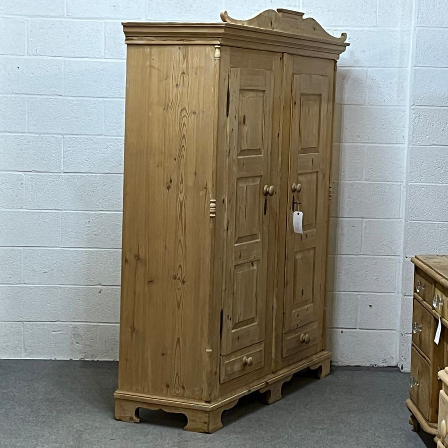 Antique Large Antique Pine Wardrobe (Separates Into 2 Sections For Delivery) (Z0605F)