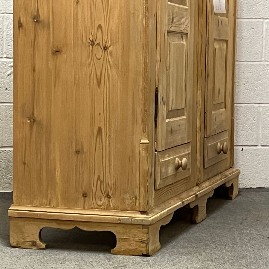 Antique Large Antique Pine Wardrobe (Separates Into 2 Sections For Delivery) (Z0605F)