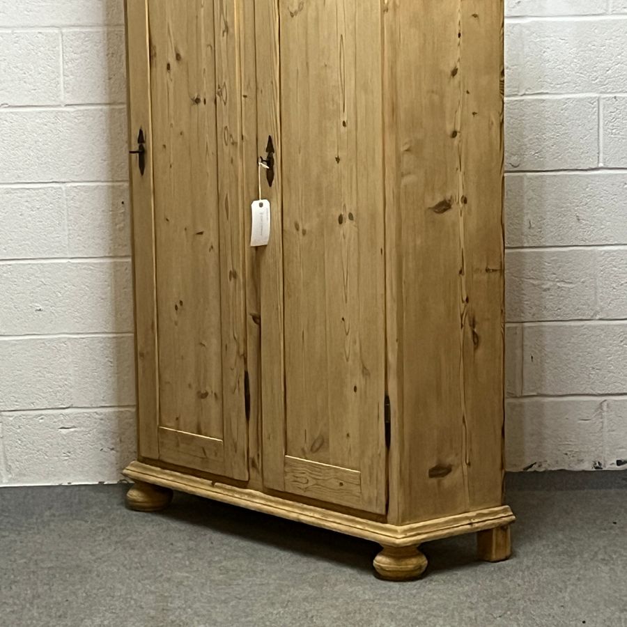 Antique Large Antique Pine Cupboard with Two Doors and Shelves (A5608D)