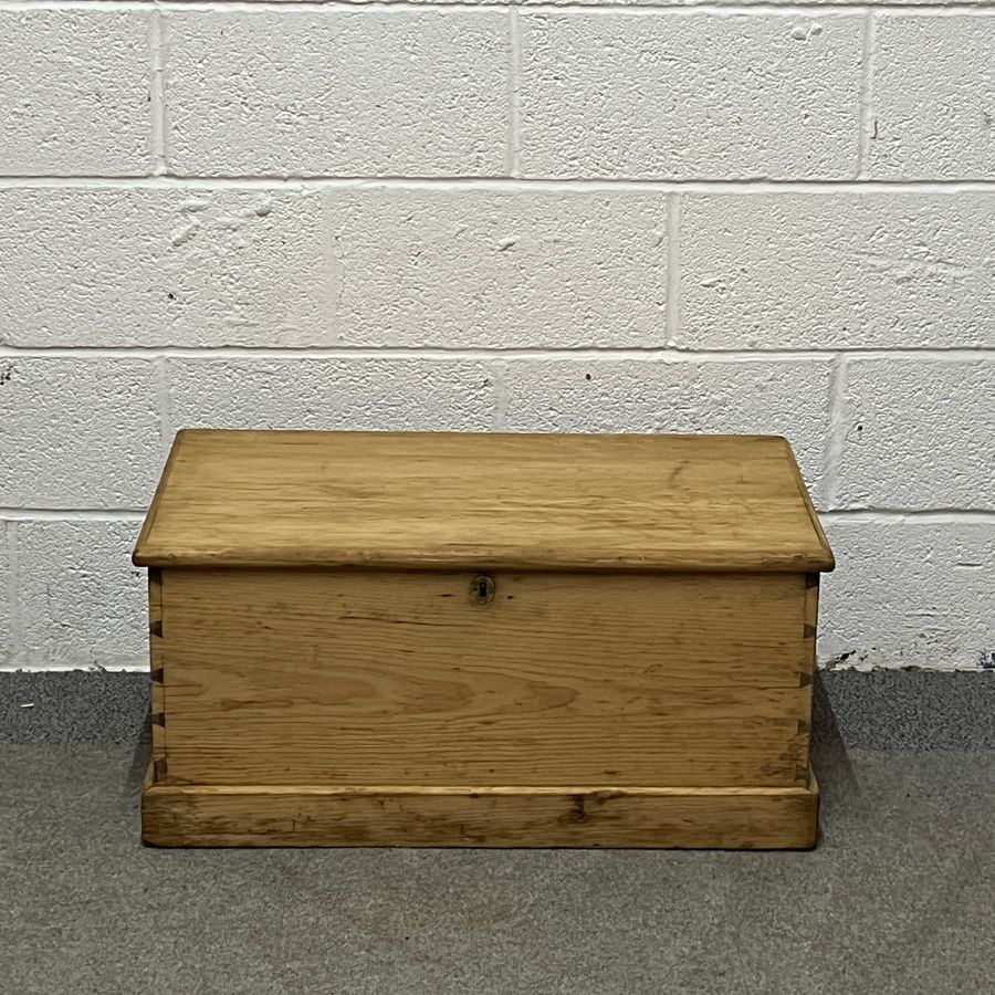 Small Victorian Pine Flat Top Blanket Box (B7101B)