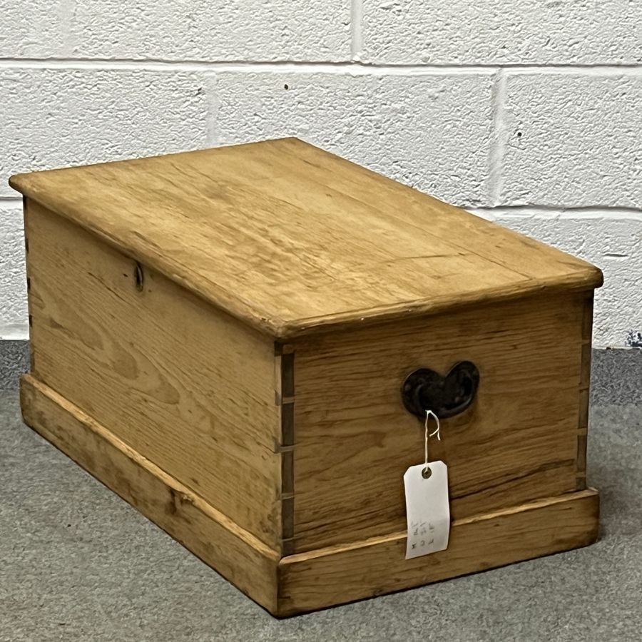 Antique Small Victorian Pine Flat Top Blanket Box (B7101B)