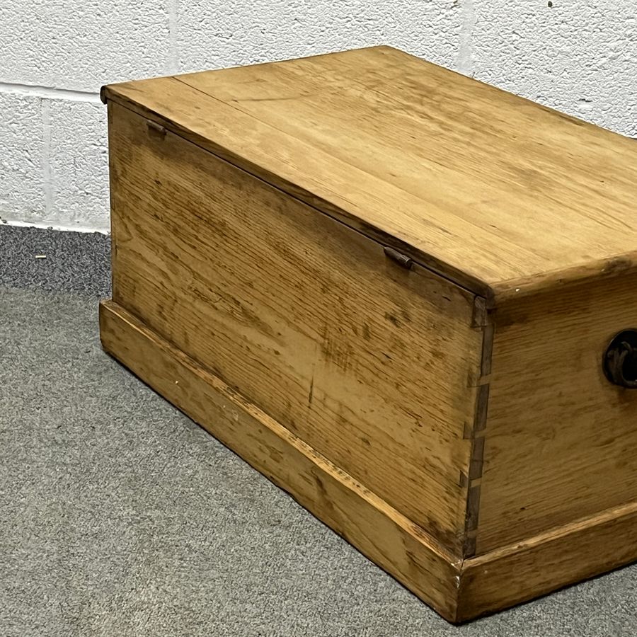 Antique Small Victorian Pine Flat Top Blanket Box (B7101B)