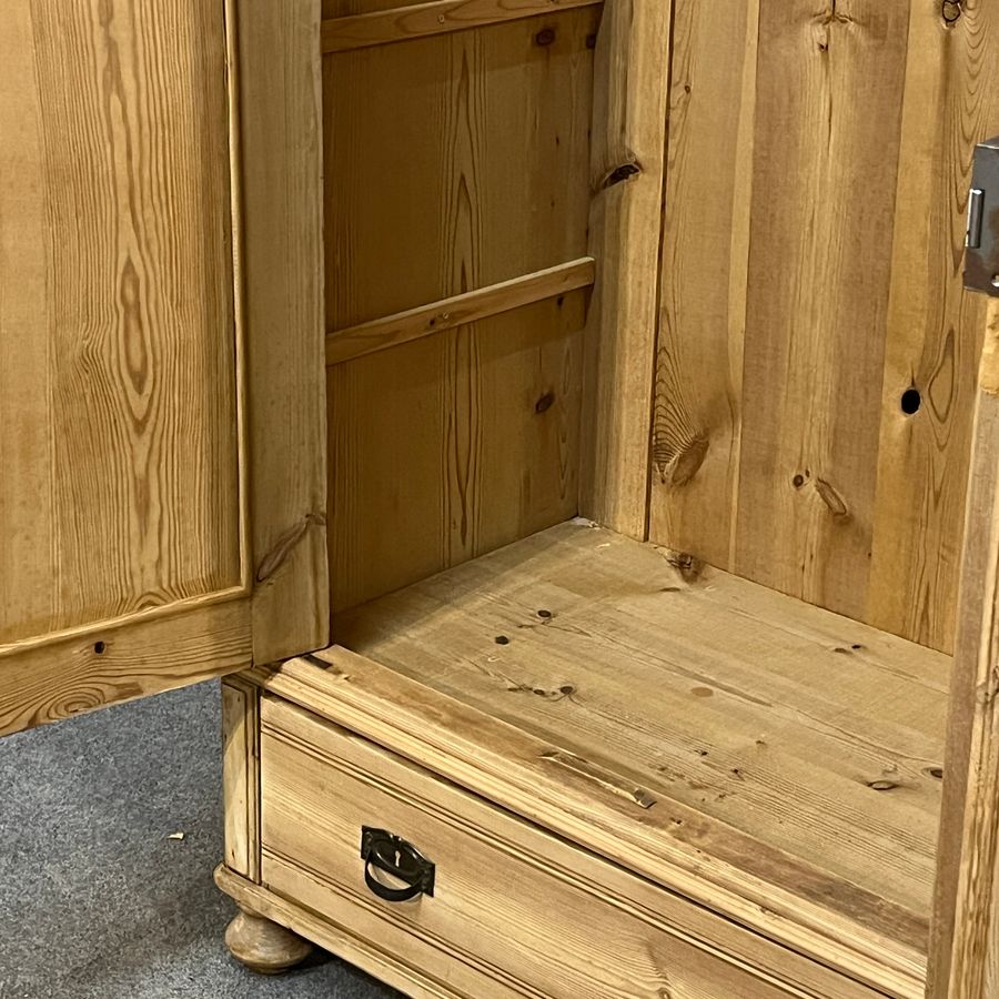 Antique Small Pine Wardrobe With Bottom Drawer (D0608D)