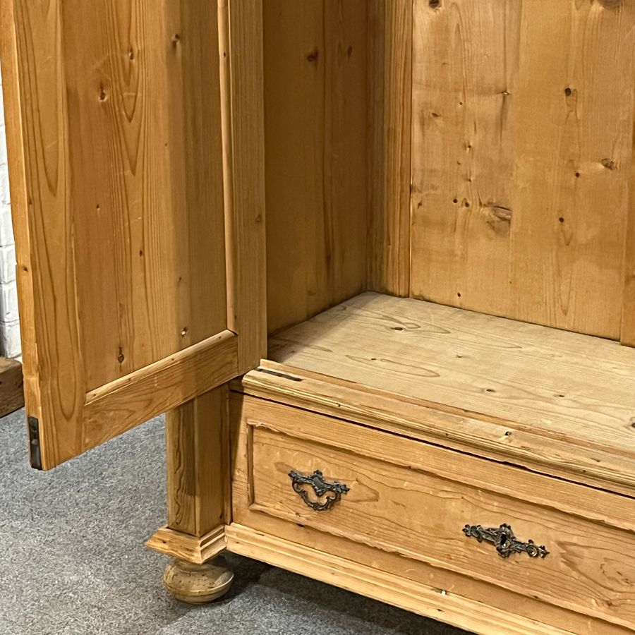 Antique Small Column Antique Pine Double Wardrobe With Bottom Drawer (D1805D)