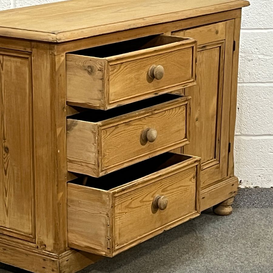 Antique Old English Pine Single Door Cupboard With Drawers (C6501D)