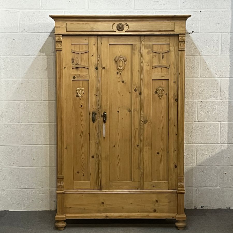 Small Antique Pine Double Wardrobe (Dismantles) D1005E