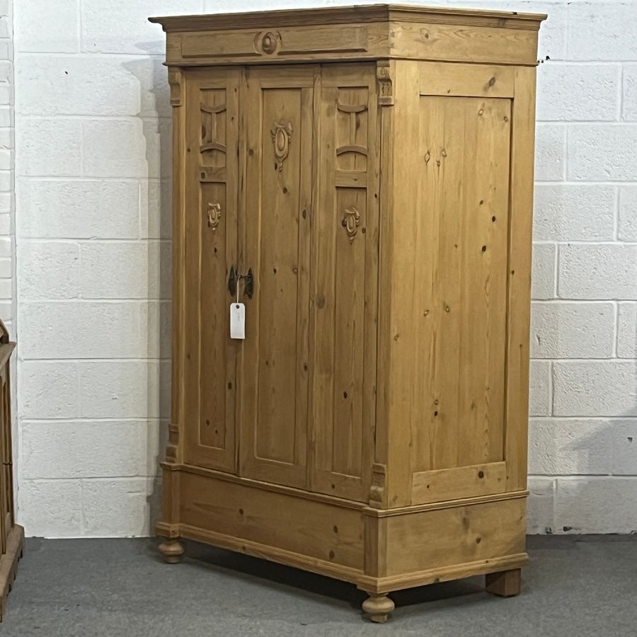 Antique Small Antique Pine Double Wardrobe (Dismantles) D1005E