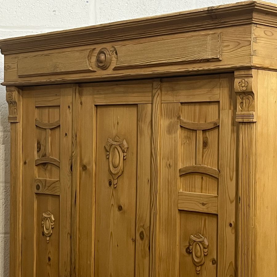 Antique Small Antique Pine Double Wardrobe (Dismantles) D1005E