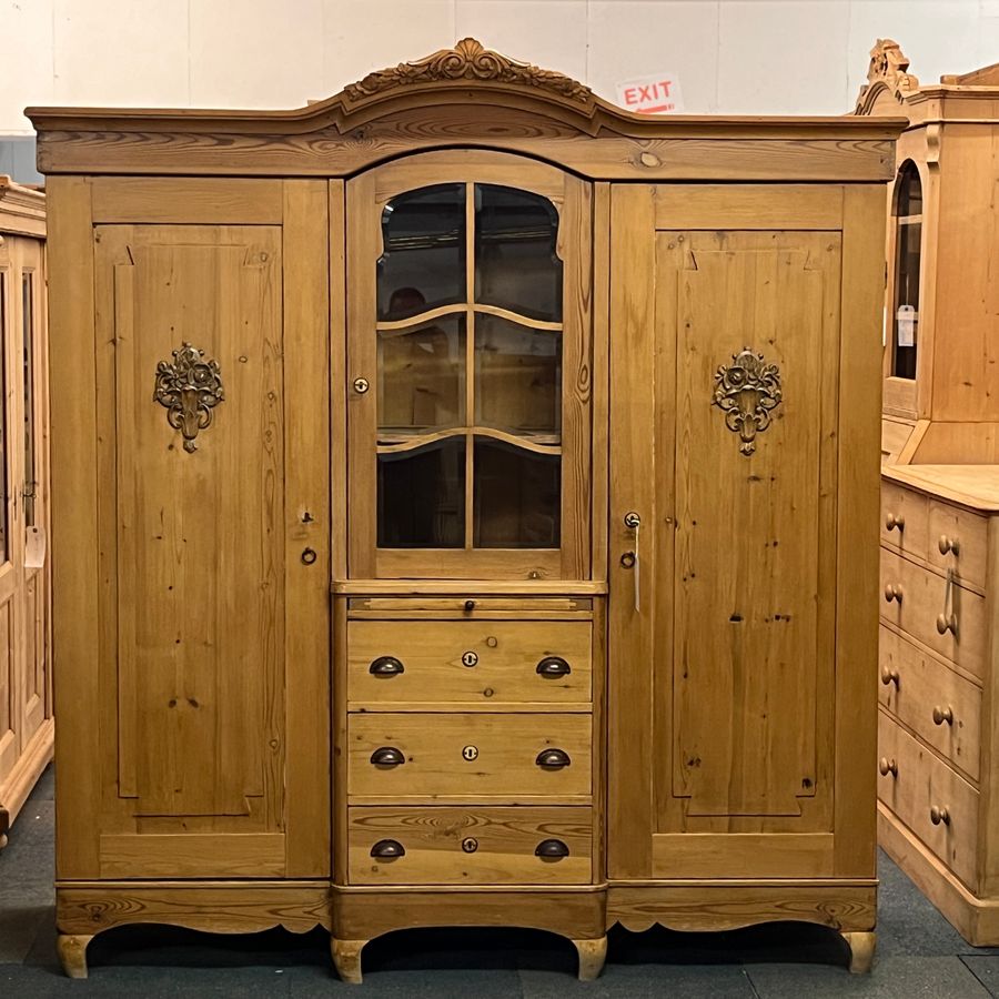 Large Antique Pine Bedroom Wardrobe Unit (D4705F)