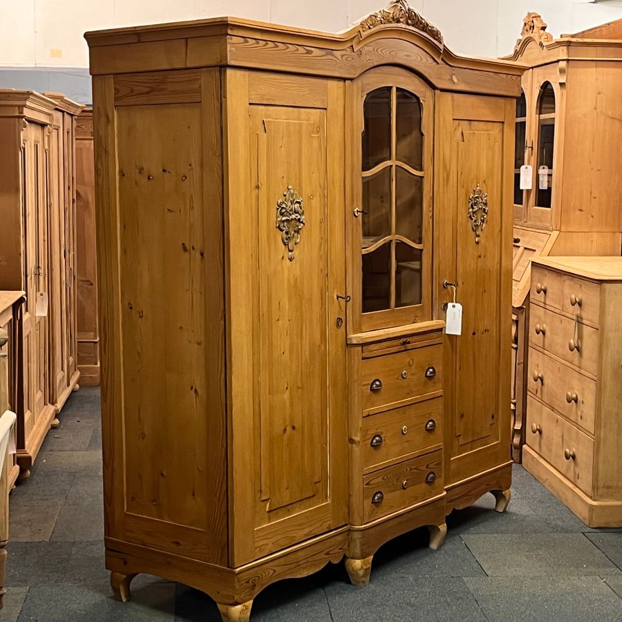 Antique Large Antique Pine Bedroom Wardrobe Unit (D4705F)