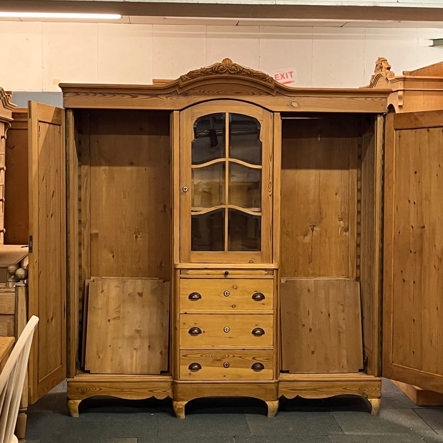 Antique Large Antique Pine Bedroom Wardrobe Unit (D4705F)