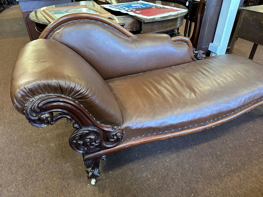 Antique Cracking Quality Victorian Chaise Lounge