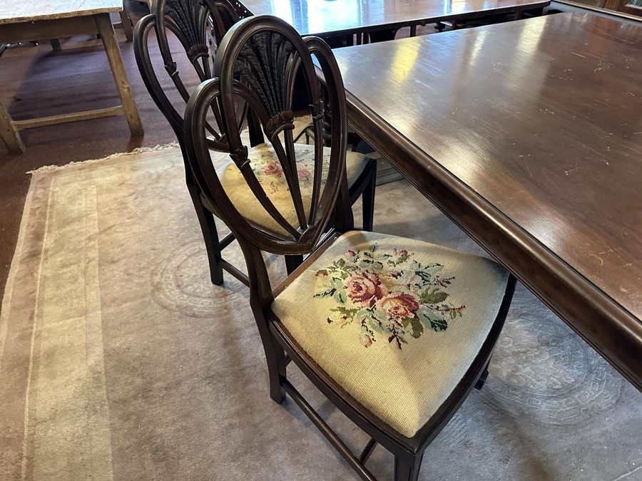 Antique Pretty Set of 4 Chairs