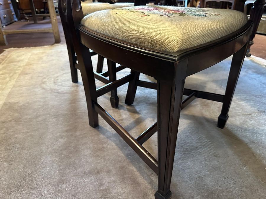 Antique Pretty Set of 4 Chairs