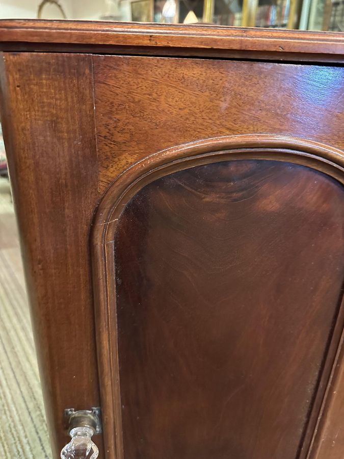 Antique Victorian Mahogany Bedside Cupboard / Cabinet