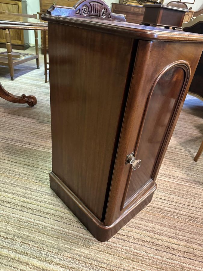 Antique Victorian Mahogany Bedside Cupboard / Cabinet