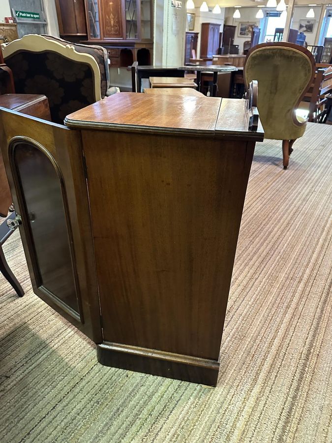 Antique Victorian Mahogany Bedside Cupboard / Cabinet