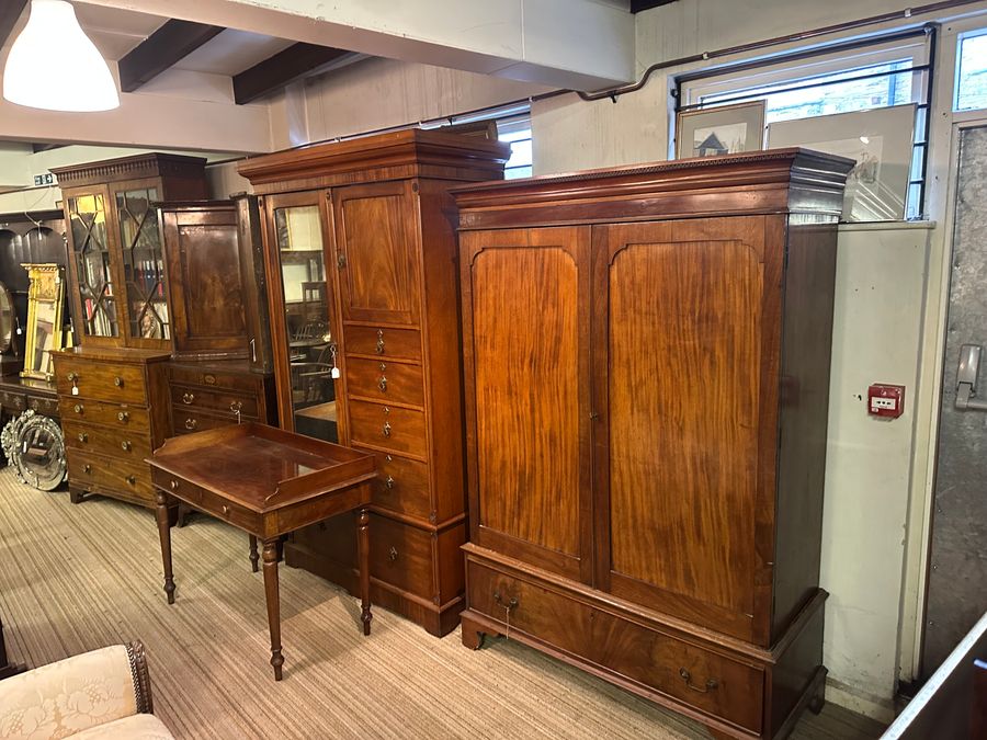 Antique 2 door Victorian mahogany wardrobe 