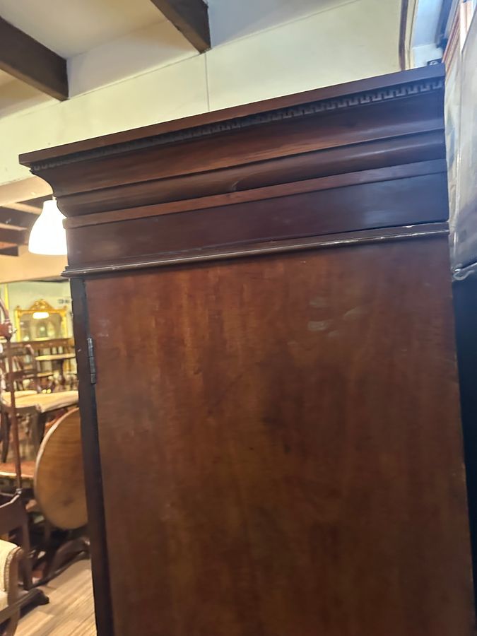 Antique 2 door Victorian mahogany wardrobe 