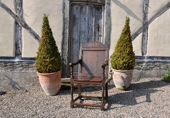 A LARGE AND WELL PROPORTIONED JAMES I OAK ARMCHAIR. DATED 1622