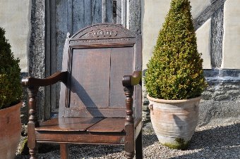Antique A LARGE AND WELL PROPORTIONED JAMES I OAK ARMCHAIR. DATED 1622