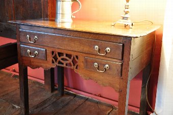 Antique AN ATTRACTIVE MID 18TH CENTURY WELSH OAK LOW BOY/SIDE TABLE. CIRCA 1750 