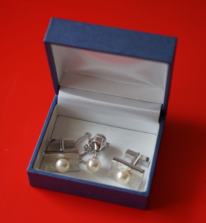 A Silver & Real Pearl Pair of Cufflinks - Lovely Present / Boxed