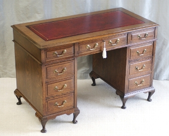 Small Oak Pedestal Desk
