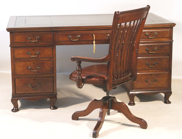 Antique Edwardian Mahogany Pedestal Desk