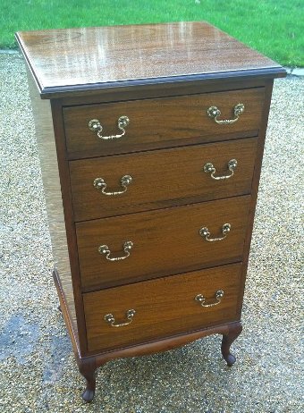 Narrow Mahogany Chest of Drawers