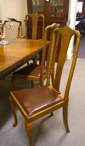 Antique Super clean set of six Queen Anne style chairs in Oak.