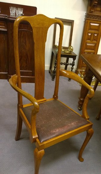 Antique Super clean set of six Queen Anne style chairs in Oak.