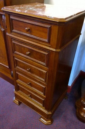 Antique Elegant and slim this chest of drawers and bedside cabinet with central cupboard in walnut