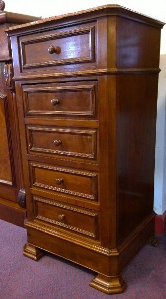 Antique Elegant and slim this chest of drawers and bedside cabinet with central cupboard in walnut